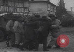 Immagine di Le truppe tedesche entrano nella città ricatturata WW2 Germania, 1944, secondo 59 filmato di repertorio 65675080056