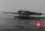 Standbild Badegäste am Plattensee Plattensee Ungarn, 1923, aus Sekunde 15 historischem Filmmaterial Videoclip 65675080073