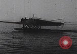 Standbild Badegäste am Plattensee Plattensee Ungarn, 1923, aus Sekunde 16 historischem Filmmaterial Videoclip 65675080073