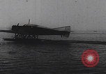 Standbild Badegäste am Plattensee Plattensee Ungarn, 1923, aus Sekunde 17 historischem Filmmaterial Videoclip 65675080073