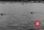 Standbild Badegäste am Plattensee Plattensee Ungarn, 1923, aus Sekunde 26 historischem Filmmaterial Videoclip 65675080073