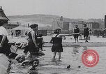Standbild Badegäste am Plattensee Plattensee Ungarn, 1923, aus Sekunde 30 historischem Filmmaterial Videoclip 65675080073