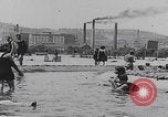 Standbild Badegäste am Plattensee Plattensee Ungarn, 1923, aus Sekunde 32 historischem Filmmaterial Videoclip 65675080073