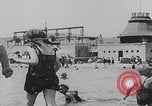 Standbild Badegäste am Plattensee Plattensee Ungarn, 1923, aus Sekunde 36 historischem Filmmaterial Videoclip 65675080073