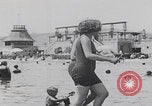 Standbild Badegäste am Plattensee Plattensee Ungarn, 1923, aus Sekunde 38 historischem Filmmaterial Videoclip 65675080073