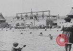 Standbild Badegäste am Plattensee Plattensee Ungarn, 1923, aus Sekunde 39 historischem Filmmaterial Videoclip 65675080073