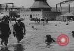 Standbild Badegäste am Plattensee Plattensee Ungarn, 1923, aus Sekunde 40 historischem Filmmaterial Videoclip 65675080073