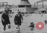 Standbild Badegäste am Plattensee Plattensee Ungarn, 1923, aus Sekunde 41 historischem Filmmaterial Videoclip 65675080073