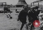 Standbild Badegäste am Plattensee Plattensee Ungarn, 1923, aus Sekunde 43 historischem Filmmaterial Videoclip 65675080073