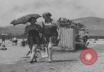 Standbild Badegäste am Plattensee Plattensee Ungarn, 1923, aus Sekunde 45 historischem Filmmaterial Videoclip 65675080073