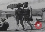 Standbild Badegäste am Plattensee Plattensee Ungarn, 1923, aus Sekunde 47 historischem Filmmaterial Videoclip 65675080073