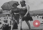Standbild Badegäste am Plattensee Plattensee Ungarn, 1923, aus Sekunde 48 historischem Filmmaterial Videoclip 65675080073