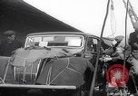 Standbild 1947 ausgelieferte Morris Eight Series E-Limousinen Vereinigtes Königreich, 1947, aus Sekunde 4 historischem Filmmaterial Videoclip 65675080089