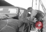 Standbild 1947 ausgelieferte Morris Eight Series E-Limousinen Vereinigtes Königreich, 1947, aus Sekunde 9 historischem Filmmaterial Videoclip 65675080089