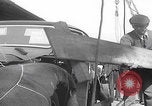 Standbild 1947 ausgelieferte Morris Eight Series E-Limousinen Vereinigtes Königreich, 1947, aus Sekunde 14 historischem Filmmaterial Videoclip 65675080089