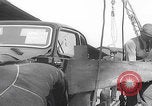 Standbild 1947 ausgelieferte Morris Eight Series E-Limousinen Vereinigtes Königreich, 1947, aus Sekunde 15 historischem Filmmaterial Videoclip 65675080089