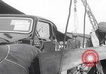 Standbild 1947 ausgelieferte Morris Eight Series E-Limousinen Vereinigtes Königreich, 1947, aus Sekunde 16 historischem Filmmaterial Videoclip 65675080089