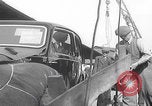Standbild 1947 ausgelieferte Morris Eight Series E-Limousinen Vereinigtes Königreich, 1947, aus Sekunde 17 historischem Filmmaterial Videoclip 65675080089