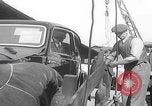 Standbild 1947 ausgelieferte Morris Eight Series E-Limousinen Vereinigtes Königreich, 1947, aus Sekunde 18 historischem Filmmaterial Videoclip 65675080089