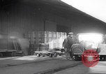 Standbild 1947 ausgelieferte Morris Eight Series E-Limousinen Vereinigtes Königreich, 1947, aus Sekunde 30 historischem Filmmaterial Videoclip 65675080089