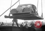 Standbild 1947 ausgelieferte Morris Eight Series E-Limousinen Vereinigtes Königreich, 1947, aus Sekunde 40 historischem Filmmaterial Videoclip 65675080089
