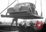 Standbild 1947 ausgelieferte Morris Eight Series E-Limousinen Vereinigtes Königreich, 1947, aus Sekunde 41 historischem Filmmaterial Videoclip 65675080089