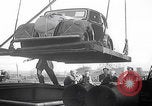 Standbild 1947 ausgelieferte Morris Eight Series E-Limousinen Vereinigtes Königreich, 1947, aus Sekunde 42 historischem Filmmaterial Videoclip 65675080089
