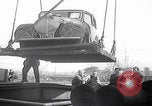 Standbild 1947 ausgelieferte Morris Eight Series E-Limousinen Vereinigtes Königreich, 1947, aus Sekunde 43 historischem Filmmaterial Videoclip 65675080089