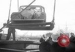 Standbild 1947 ausgelieferte Morris Eight Series E-Limousinen Vereinigtes Königreich, 1947, aus Sekunde 44 historischem Filmmaterial Videoclip 65675080089