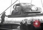 Standbild 1947 ausgelieferte Morris Eight Series E-Limousinen Vereinigtes Königreich, 1947, aus Sekunde 47 historischem Filmmaterial Videoclip 65675080089