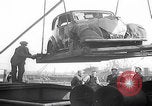 Standbild 1947 ausgelieferte Morris Eight Series E-Limousinen Vereinigtes Königreich, 1947, aus Sekunde 49 historischem Filmmaterial Videoclip 65675080089