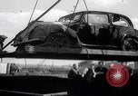 Standbild 1947 ausgelieferte Morris Eight Series E-Limousinen Vereinigtes Königreich, 1947, aus Sekunde 51 historischem Filmmaterial Videoclip 65675080089