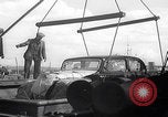 Standbild 1947 ausgelieferte Morris Eight Series E-Limousinen Vereinigtes Königreich, 1947, aus Sekunde 57 historischem Filmmaterial Videoclip 65675080089