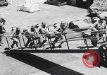 Image 81st soldats de la Division d'infanterie quittent Hawaï Honolulu Hawaii USA, 1944, de la seconde 22 séquences d'archives historiques vidéo 65675080154