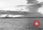 Image Les combattants attaquent l'île d'Angaur WW2 Îles Palaos d'Angaur, 1944, de la seconde 5 séquences d'archives historiques vidéo 65675080160