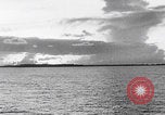 Image Les combattants attaquent l'île d'Angaur WW2 Îles Palaos d'Angaur, 1944, de la seconde 11 séquences d'archives historiques vidéo 65675080160