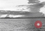 Image Les combattants attaquent l'île d'Angaur WW2 Îles Palaos d'Angaur, 1944, de la seconde 13 séquences d'archives historiques vidéo 65675080160