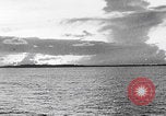 Image Les combattants attaquent l'île d'Angaur WW2 Îles Palaos d'Angaur, 1944, de la seconde 17 séquences d'archives historiques vidéo 65675080160