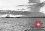 Image Les combattants attaquent l'île d'Angaur WW2 Îles Palaos d'Angaur, 1944, de la seconde 18 séquences d'archives historiques vidéo 65675080160