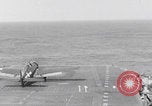 Image Les combattants attaquent l'île d'Angaur WW2 Îles Palaos d'Angaur, 1944, de la seconde 46 séquences d'archives historiques vidéo 65675080160