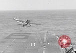 Image Les combattants attaquent l'île d'Angaur WW2 Îles Palaos d'Angaur, 1944, de la seconde 48 séquences d'archives historiques vidéo 65675080160