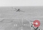 Image Les combattants attaquent l'île d'Angaur WW2 Îles Palaos d'Angaur, 1944, de la seconde 49 séquences d'archives historiques vidéo 65675080160