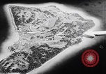 Image Des trous de bœuf japonais ont brûlé à Angaur Îles Palaos d'Angaur, 1944, de la seconde 4 séquences d'archives historiques vidéo 65675080162