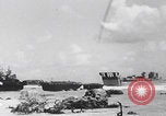 Image Des trous de bœuf japonais ont brûlé à Angaur Îles Palaos d'Angaur, 1944, de la seconde 6 séquences d'archives historiques vidéo 65675080162
