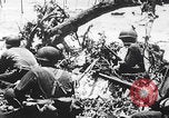 Image Des trous de bœuf japonais ont brûlé à Angaur Îles Palaos d'Angaur, 1944, de la seconde 25 séquences d'archives historiques vidéo 65675080162