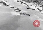 Image Des trous de bœuf japonais ont brûlé à Angaur Îles Palaos d'Angaur, 1944, de la seconde 56 séquences d'archives historiques vidéo 65675080162