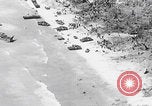 Image Des trous de bœuf japonais ont brûlé à Angaur Îles Palaos d'Angaur, 1944, de la seconde 59 séquences d'archives historiques vidéo 65675080162
