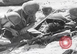 Image Bataille d'Angaur blessés WW2 Îles Palaos d'Angaur, 1944, de la seconde 10 séquences d'archives historiques vidéo 65675080163