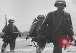 Image Bataille d'Angaur blessés WW2 Îles Palaos d'Angaur, 1944, de la seconde 18 séquences d'archives historiques vidéo 65675080163
