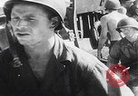 Image Bataille d'Angaur blessés WW2 Îles Palaos d'Angaur, 1944, de la seconde 27 séquences d'archives historiques vidéo 65675080163